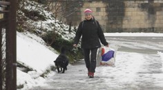 Ak sa pošmyknete na zľadovateľom chodníku, zodpovedný už nie je majiteľ ani správca