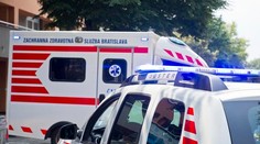 Zrážka osobných vozidiel v dunajskostredskom okrese si vyžiadala jeden život