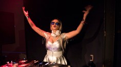 Polícia nám prezradila, čo robilo množstvo jej chlapov na Nový rok v Plačkovej kaviarni