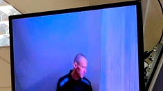 Prvé zábery na Navaľného po hladovke vo väzení. Váži ako žiak základnej školy