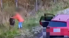VIDEO: Seniorka sa s tým nekašľala, komentuje polícia. Zastavila na zjazde z diaľnice a vysypala tam odpad