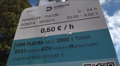 Platené parkovanie aj v menších mestách. Obyvatelia Dubnice nad Váhom sú proti, mesto to vraj nedomyslelo