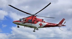 Paralyzovanú diaľnicu už otvorili. Pri Považskej Bystrici sa zrazilo niekoľko áut, zasahoval aj vrtuľník