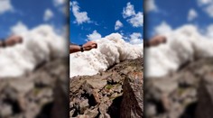 Dramatické video: Turista nakrútil rútiaci sa ľadovec. Ukryl sa v poslednej chvíli