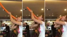 Žena si do úst strčila balón. Neuveríte, koľko meral