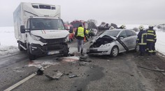 Vážna nehoda za Prešovom. Dodávka narazila do auta s troma deťmi