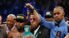 Víťazom "súboja storočia" sa stal Američan Floyd Mayweather Jr.