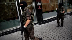 V Istanbule nasadili špeciálne jednotky a vo vzduchu hliadkujú lietadlá