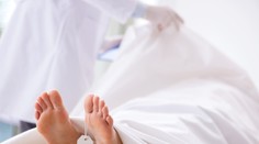 Záchranári vyhlásili dievča (20) za mŕtve. Pracovníci pohrebníctva zistili, že dýcha