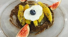 Tekvicové  šúľance v slnečnicových semiačkach na makovej omáčke