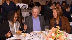 Balíček s bombou zaslali aj slávnemu De Nirovi, polícia ho našla v jeho reštaurácii