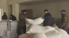 Ukrajina potrebuje nielen vojenskú, ale aj humanitárnu pomoc. Kolegovia z Novy nakrúcali tam, kde sa rozdeľujú zásoby