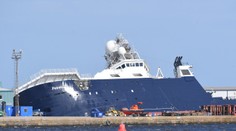 VIDEO: Obrovská loď sa počas opráv prevrátila na bok. Nehoda si vyžiadala desiatky zranených