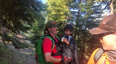 VIDEO: Pátranie so šťastným koncom. Štvorročný chlapec sa stratil v nebezpečnom lese, kde prežil celú noc