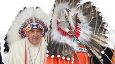 Pápež sa v Kanade ospravedlnil za zlo spáchané katolíckou cirkvou na pôvodných obyvateľoch