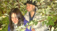 Bláznivá Pavla chce preraziť aj takto. Nechala sa nafotiť pri súloži v kríkoch!