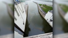 V plavebnej komore VD Gabčíkovo zadržali švédsku loď, z ktorej unikli ropné látky