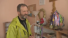 Športuje, občas si zájde na pivo a pomáha slabším. Kňaz Peter chce byť ako ostatní ľudia