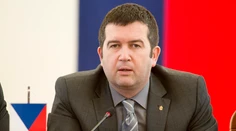 Vo vnútrostraníckom referende schválila ČSSD vládnutie s ANO