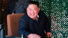 Severná Kórea pod Kimovým dohľadom nacvičovala údery strelami dlhého doletu