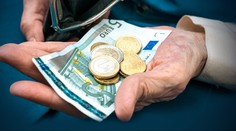 Poslanci zase odsunuli hlasovanie o zastropovaní dôchodku