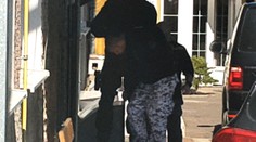 Po razii v Kolárove obvinili troch ľudí z úkladnej vraždy, podrobili sa výsluchu