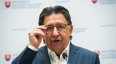 Poslanci žiadajú okamžitý odchod ministra Budaja. Lož má krátke nohy, tvrdí Fico