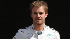 V Monaku sa z víťazstva po chybe Hamiltona tešil Rosberg
