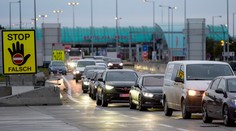 Po Česku predlžuje kontroly na hranici so Slovenskom aj Rakúsko