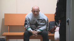 Drogy v tele aj aute. Muž, ktorého šialenú jazdu zastavila až streľba policajtov, sa postavil pred sudcu