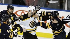 Chára zložil päsťou protihráča, neskôr si prišiel po druhú