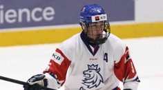 Mladý český obranca si už na MS20 nezahrá. Zranenie zo zápasu proti Slovensku je vážnejšie