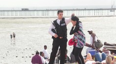 Britský policajt chcel vyzliecť na pláži ženu v burkinách. Nečakal takúto reakciu