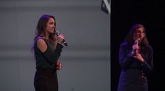 Dve ženy, ktoré spojil neuveriteľný príbeh, sa stretli na jednom pódiu