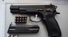 Opitého zaťa neprivítali na oslave, rodinu aj so svojimi malými deťmi vystrielal