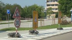 Na Slovensku je to tak. Pri nemocnici v Leviciach je nové parkovisko, pacienti si ho zatiaľ iba túžobne obzerajú