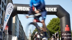 Elitné triatlonové preteky poznačila tragédia. Motorkár zomrel po zrážke s cyklistom