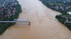 VIDEO: Počet obetí tajfúnu Jagi stúpa. Vo Vietname sa zrútil most, viacero ľudí je nezvestných