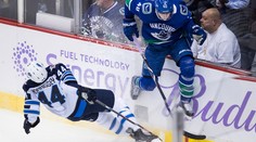 Černák si pripísal prvý bod v NHL, asistoval aj Jaroš