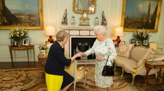 Theresa Mayová je novou britskou premiérkou, prijala poverenie