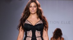 Muži, ktorí milujú krivky, si prídu pri tejto modelke na svoje