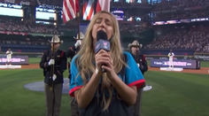 VIDEO: Obrovský škandál populárnej speváčky. Opitá príšerne zaspievala americkú hymnu