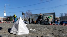 Koniec respirátorom. Hlavný hygienik však odporúča, v ktorých priestoroch sa máme naďalej chrániť