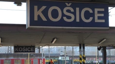 Prasknutá výhybka spôsobila niekoľko hodinové meškania na trati medzi Bratislavou a Košicami