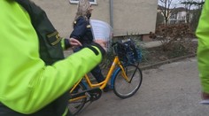 Policajti spolu s poštármi vyrazili do akcie. Pomáhajú seniorom, aby nenaleteli podvodníkom