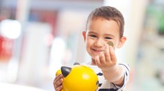 Dávate deťom vreckové? Naučte ich vychádzať s peniazmi