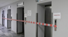 Nemocnicu v Nových Zámkoch po silných lejakoch opäť otvorili. Stále však nefungujú výťahy