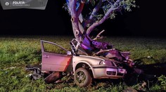 GALÉRIA: Toto ostalo z auta, v ktorom sa viezli dvaja mladí ľudia. Tragédia sa stala pri Štúrove