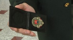 Policajnému šéfovi ukradli odznak. Za sebou však má už štyri prešľapy