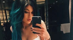 Len 17-ročná Kardashianka vraj čaká dieťa. Otcom je známy raper
